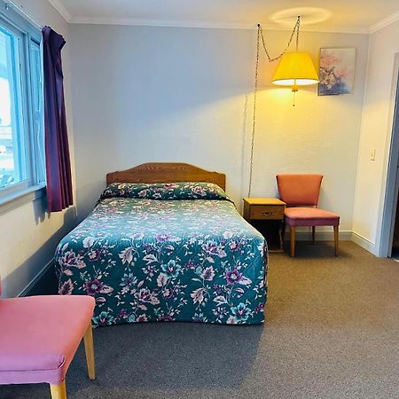 Stiles Motel Hill View Вудсток Экстерьер фото