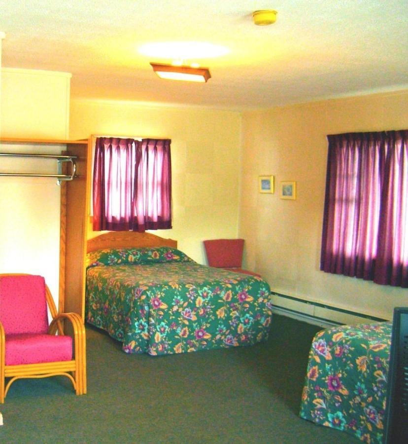 Stiles Motel Hill View Вудсток Экстерьер фото