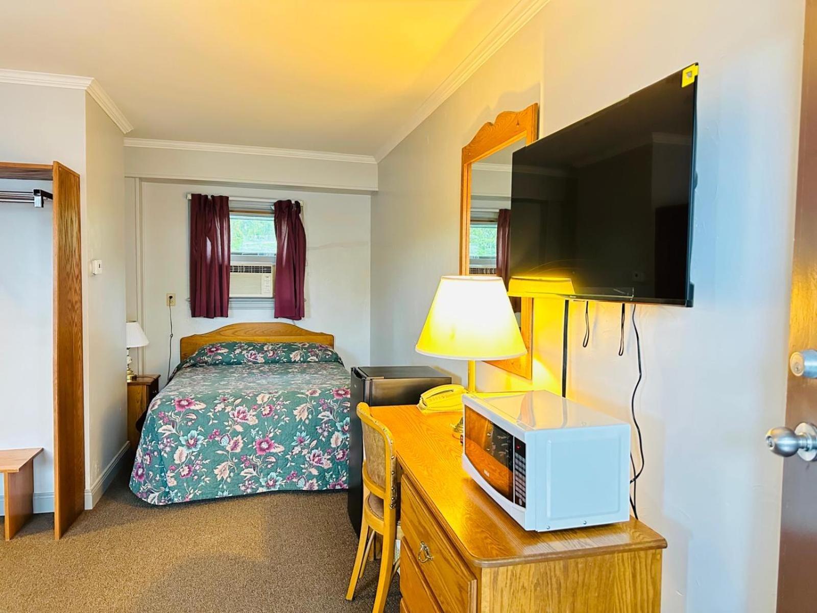 Stiles Motel Hill View Вудсток Экстерьер фото