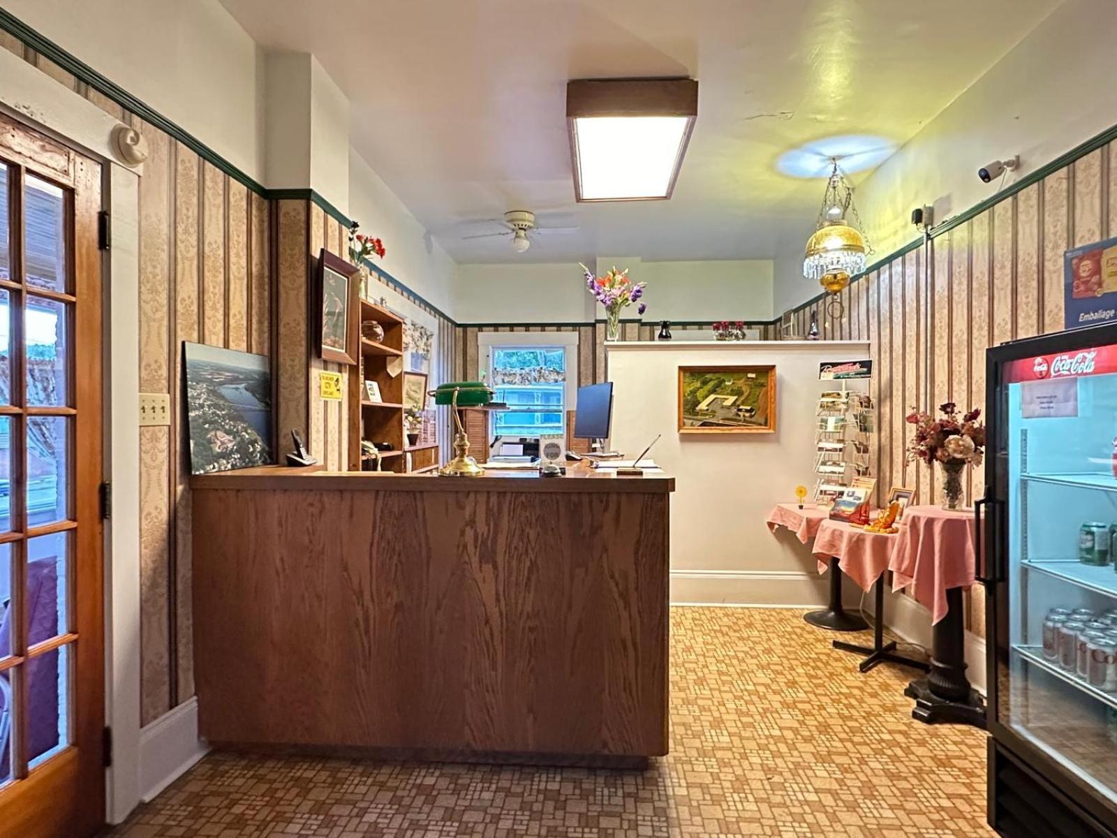 Stiles Motel Hill View Вудсток Экстерьер фото
