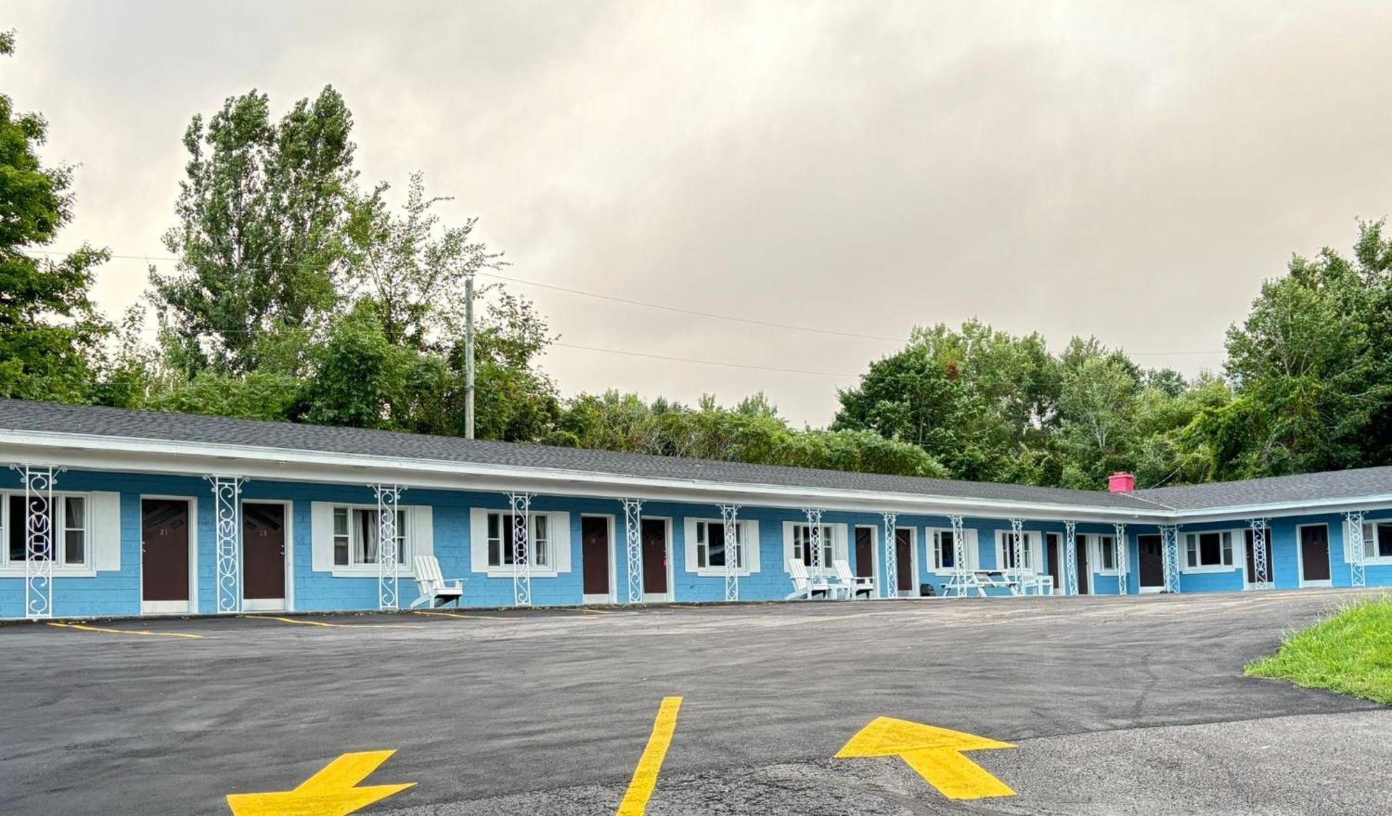 Stiles Motel Hill View Вудсток Экстерьер фото