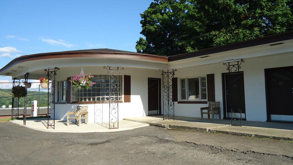 Stiles Motel Hill View Вудсток Экстерьер фото